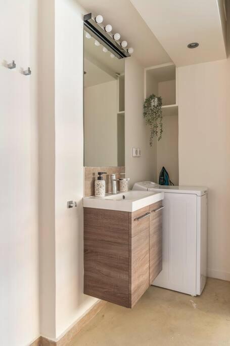 HighEnd 5BDR NewApt w/Breathtaking Acropolis View