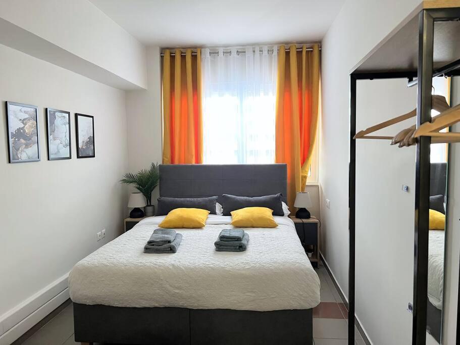 HighEnd 5BDR NewApt w/Breathtaking Acropolis View
