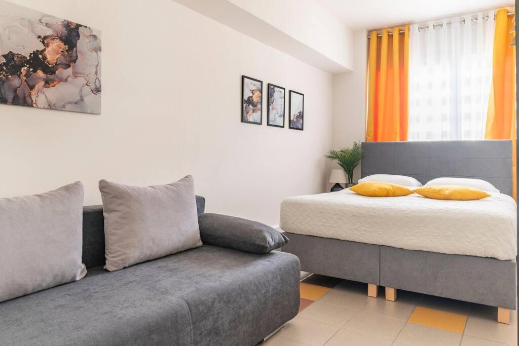 HighEnd 5BDR NewApt w/Breathtaking Acropolis View