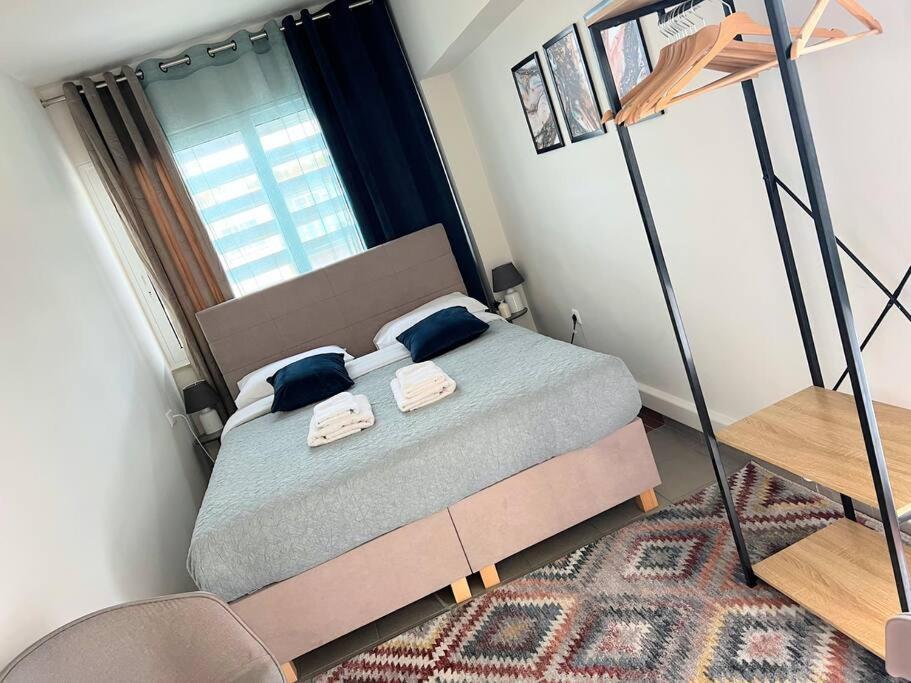 HighEnd 5BDR NewApt w/Breathtaking Acropolis View