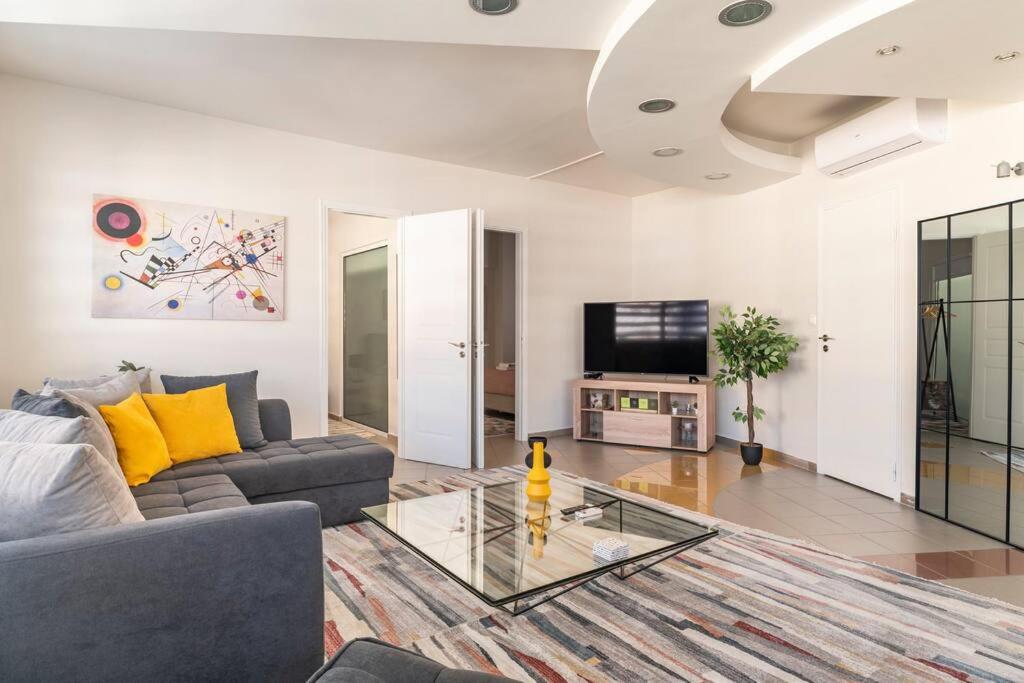 HighEnd 5BDR NewApt w/Breathtaking Acropolis View