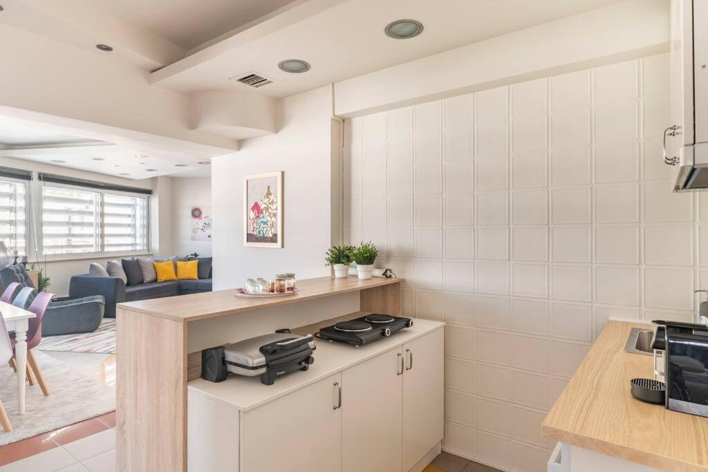 HighEnd 5BDR NewApt w/Breathtaking Acropolis View