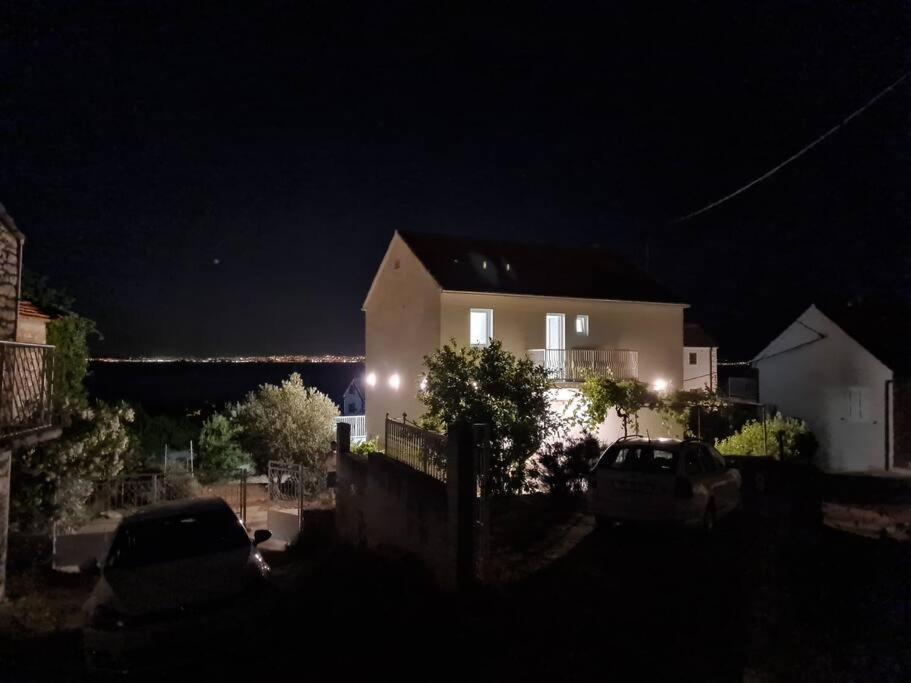Garden house Sutivan view 2