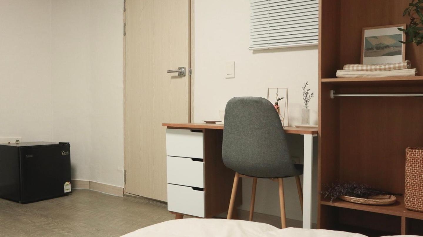 hotel room