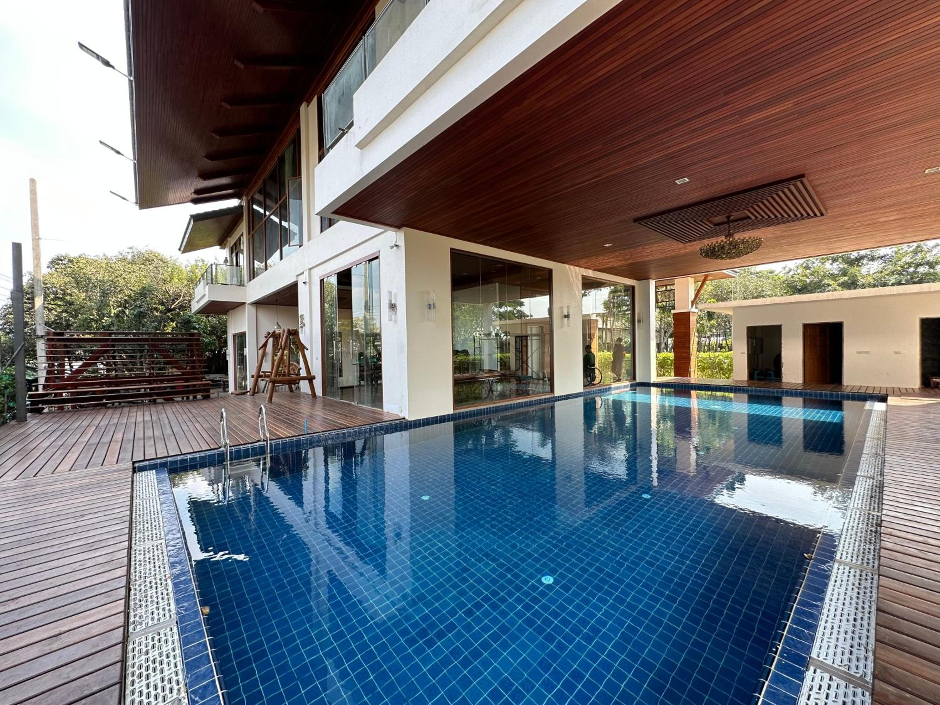 Damnoen Care Resort
