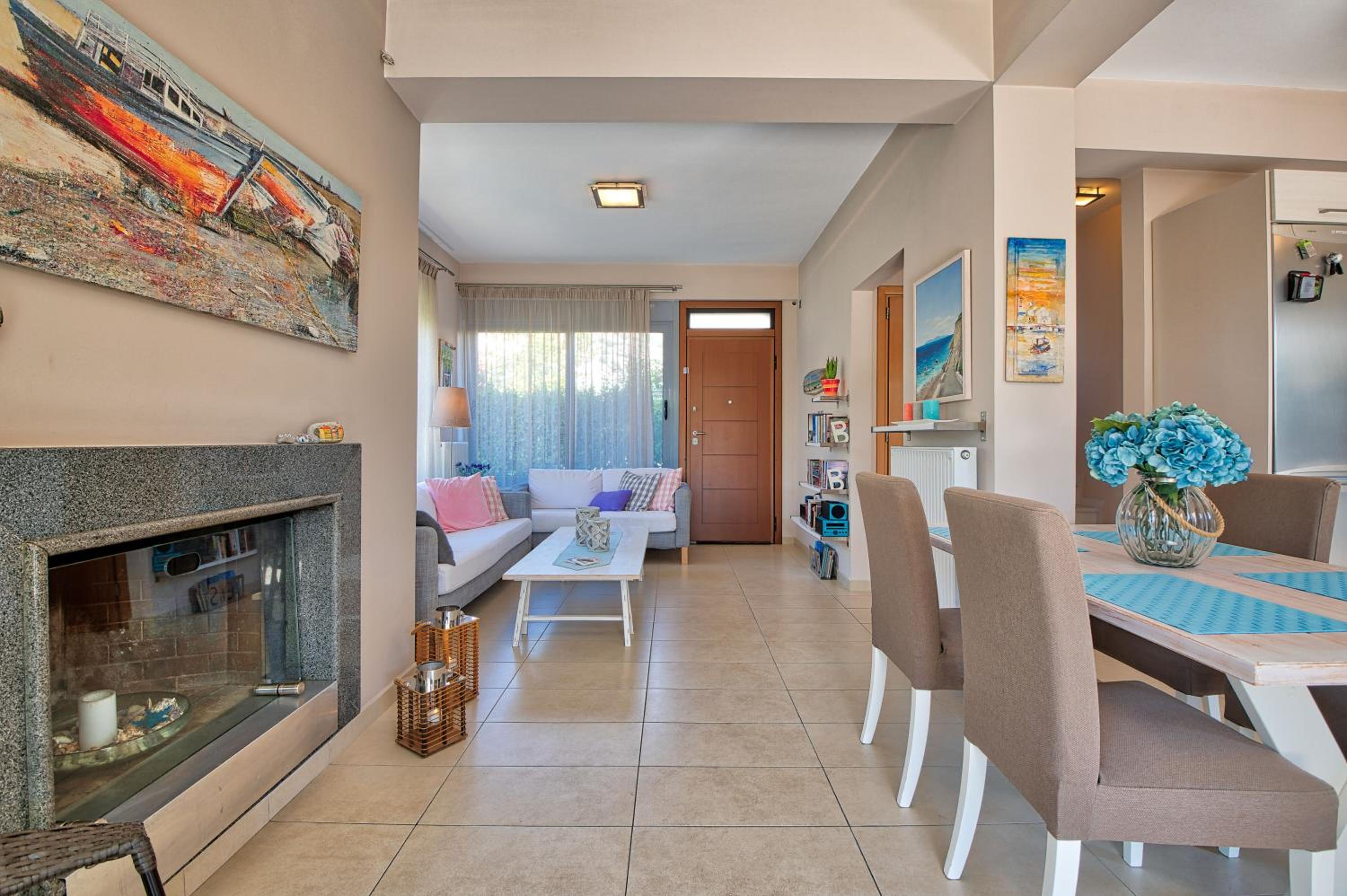 Elegant new maisonette near the sea