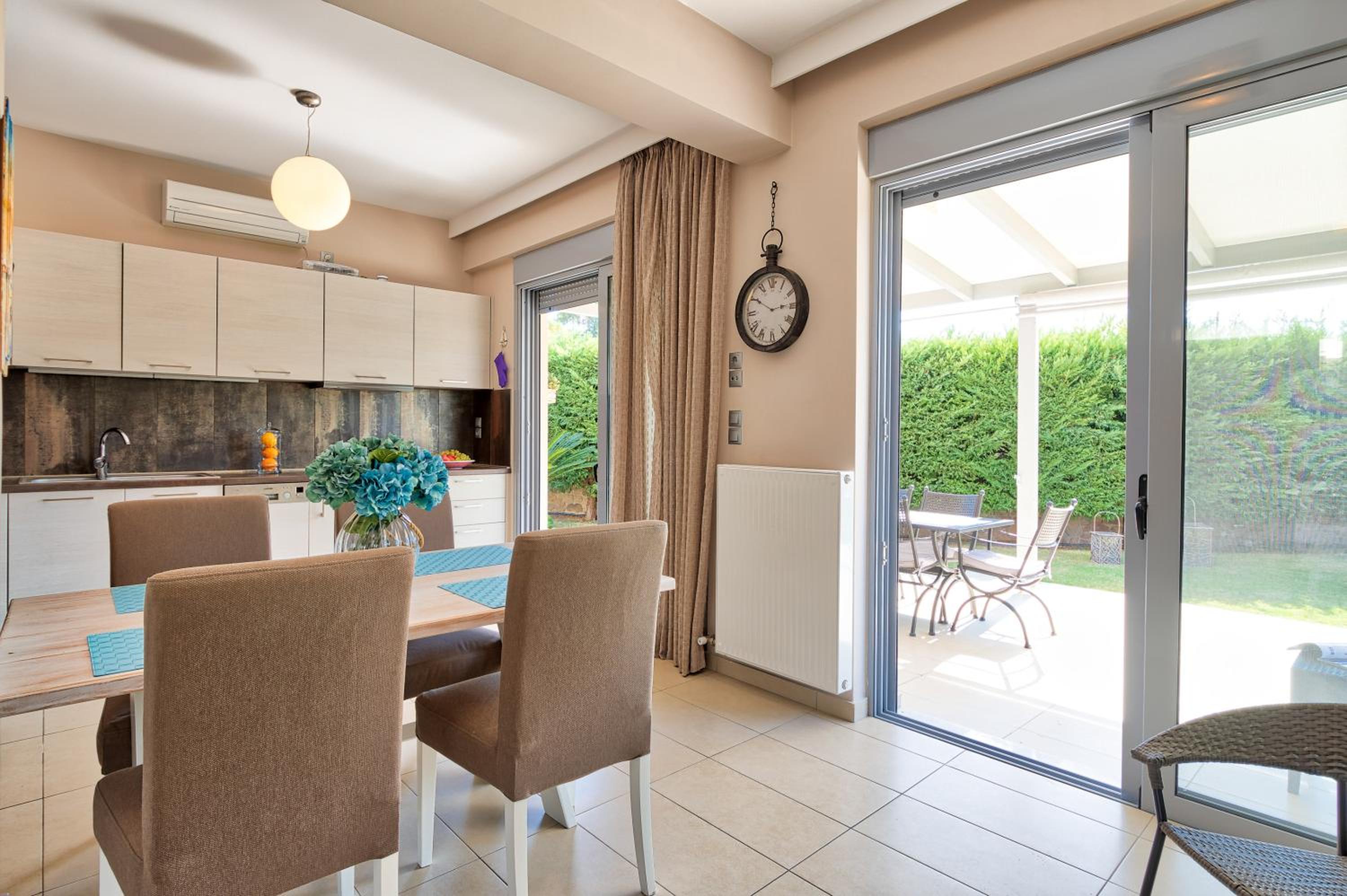 Elegant new maisonette near the sea