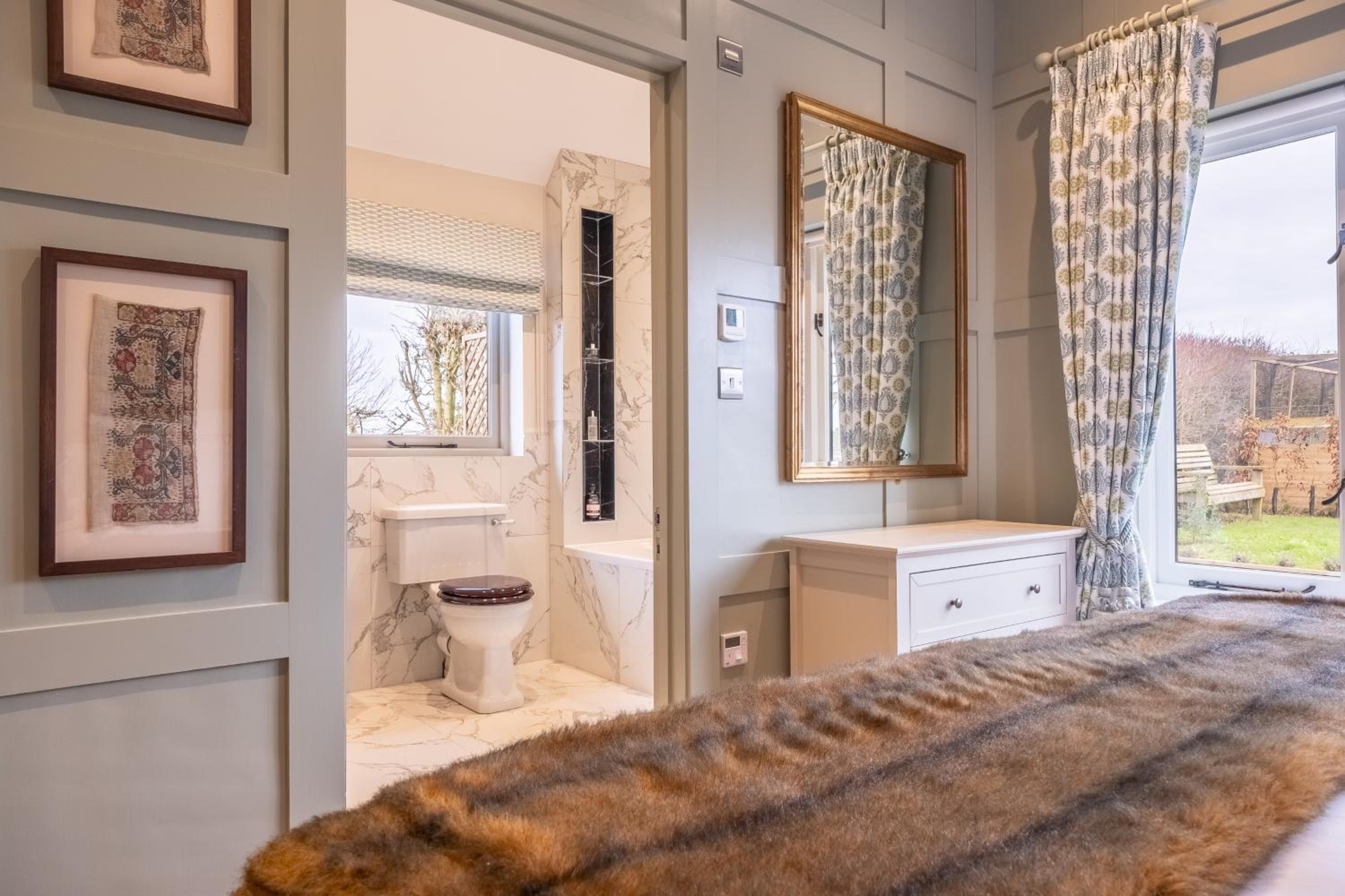 Elegant luxurious cottage - The Dove House view 2