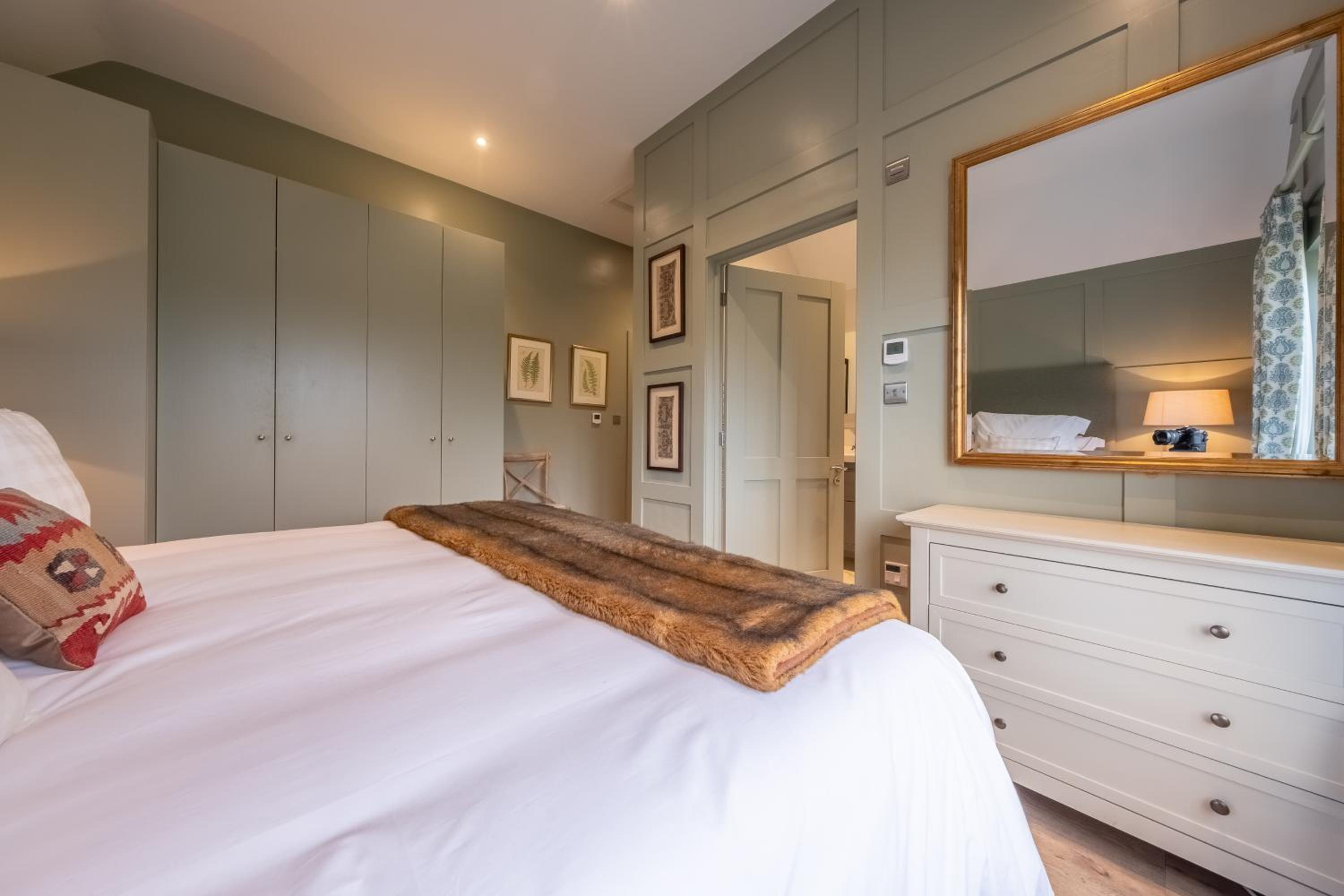 Elegant luxurious cottage - The Dove House view 5