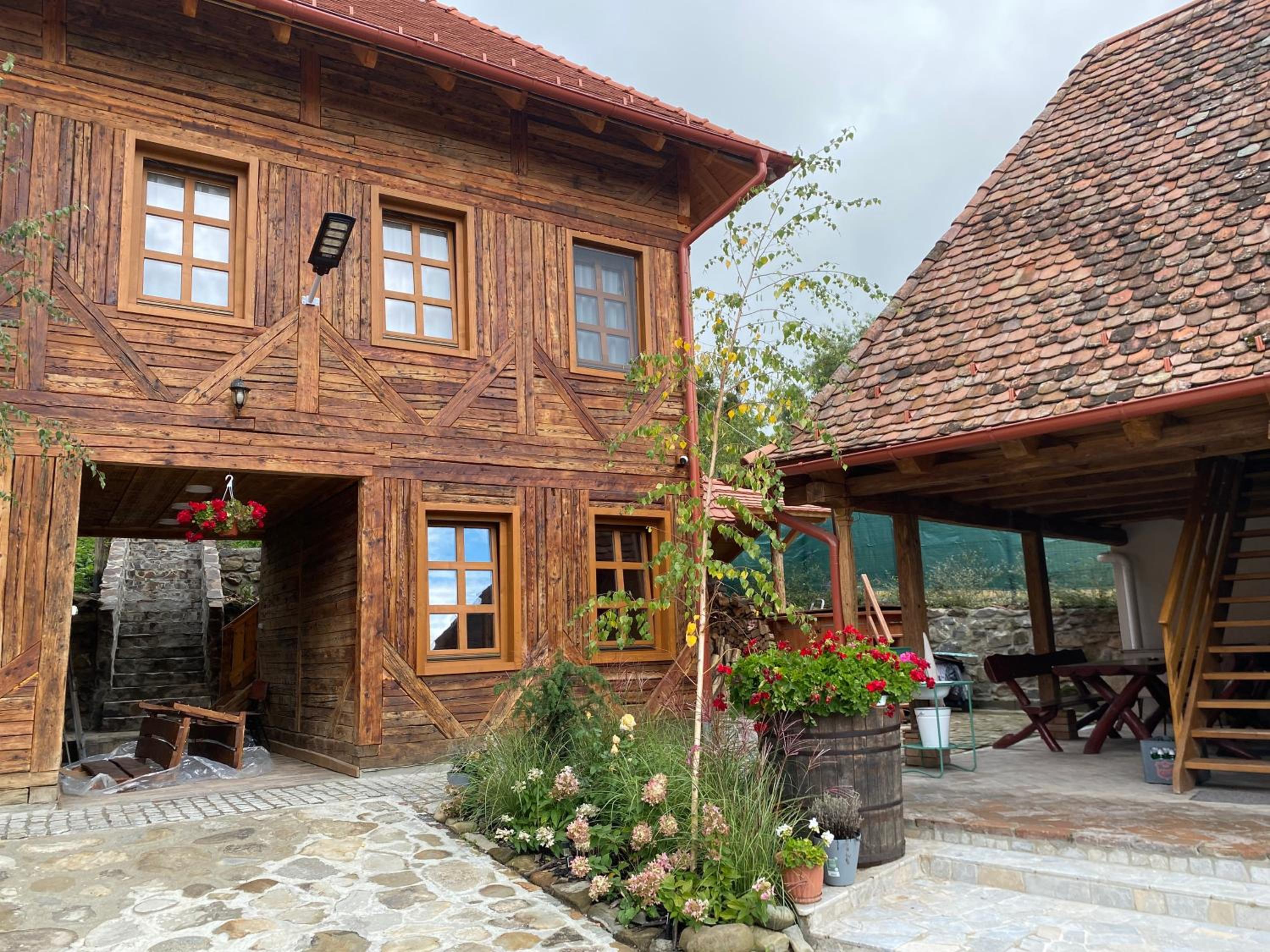 Székelyföld,Siklódi Kő Vendégház Szénatároló view 5