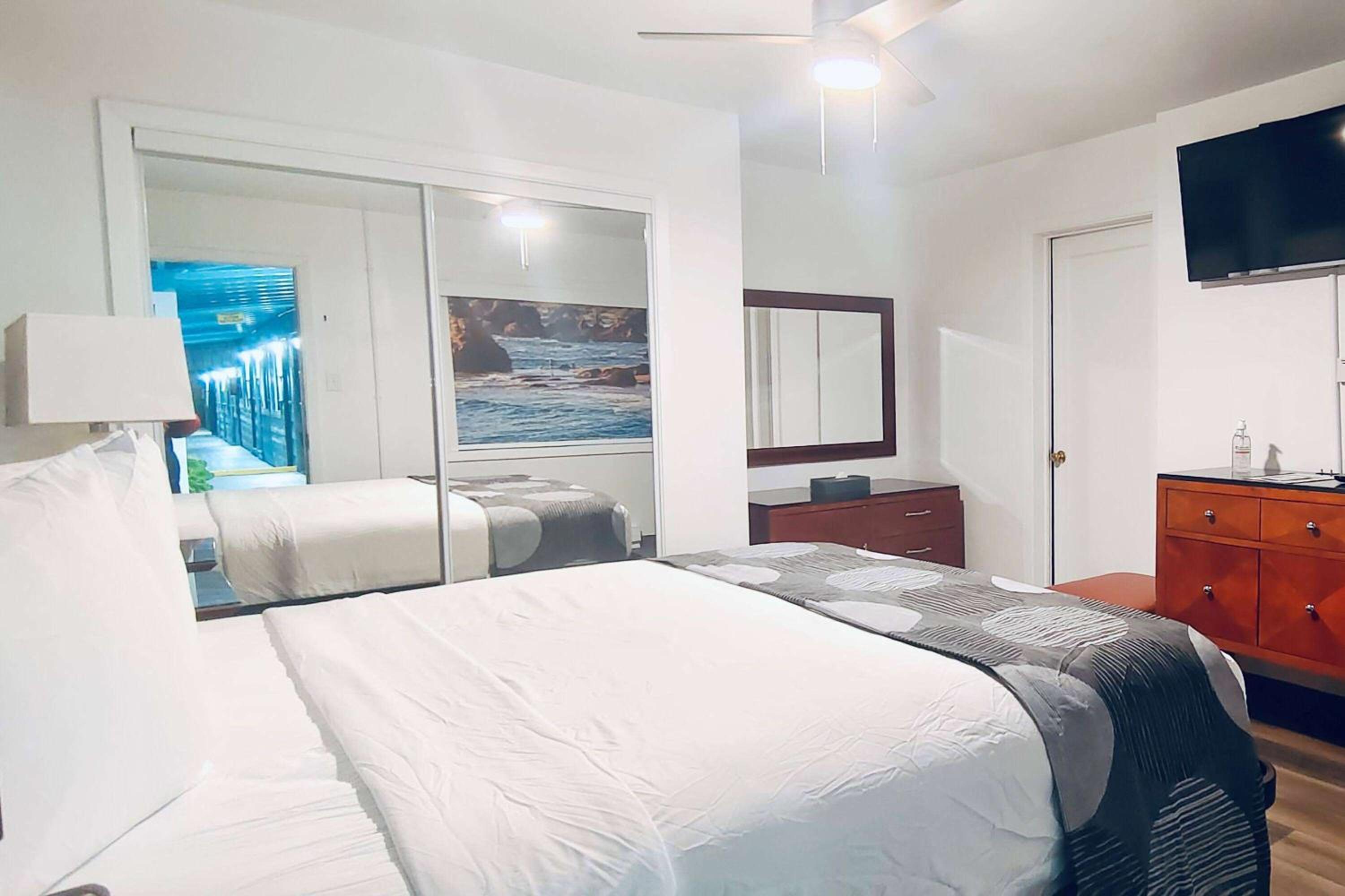 Oceanside Inn & Suites, a Days Inn by Wyndham