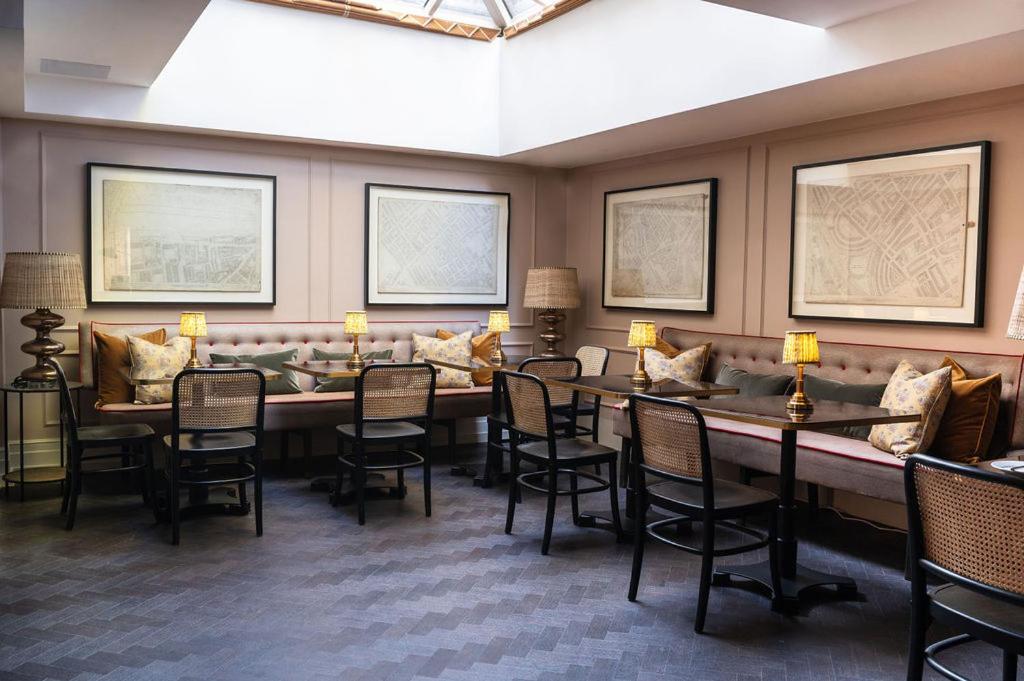 Tophams Hotel 22