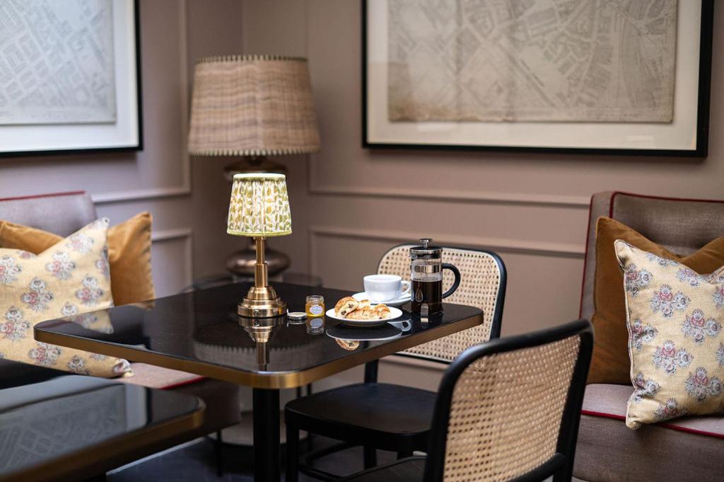 Tophams Hotel 79