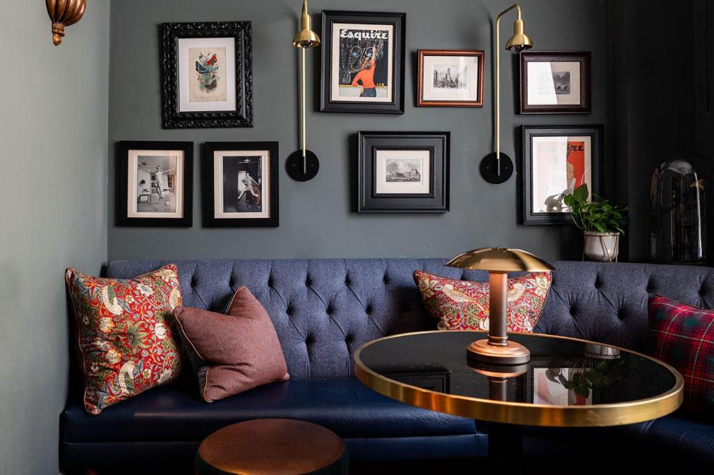 Tophams Hotel 51