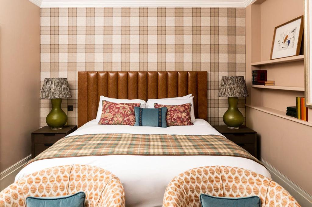 Tophams Hotel 44