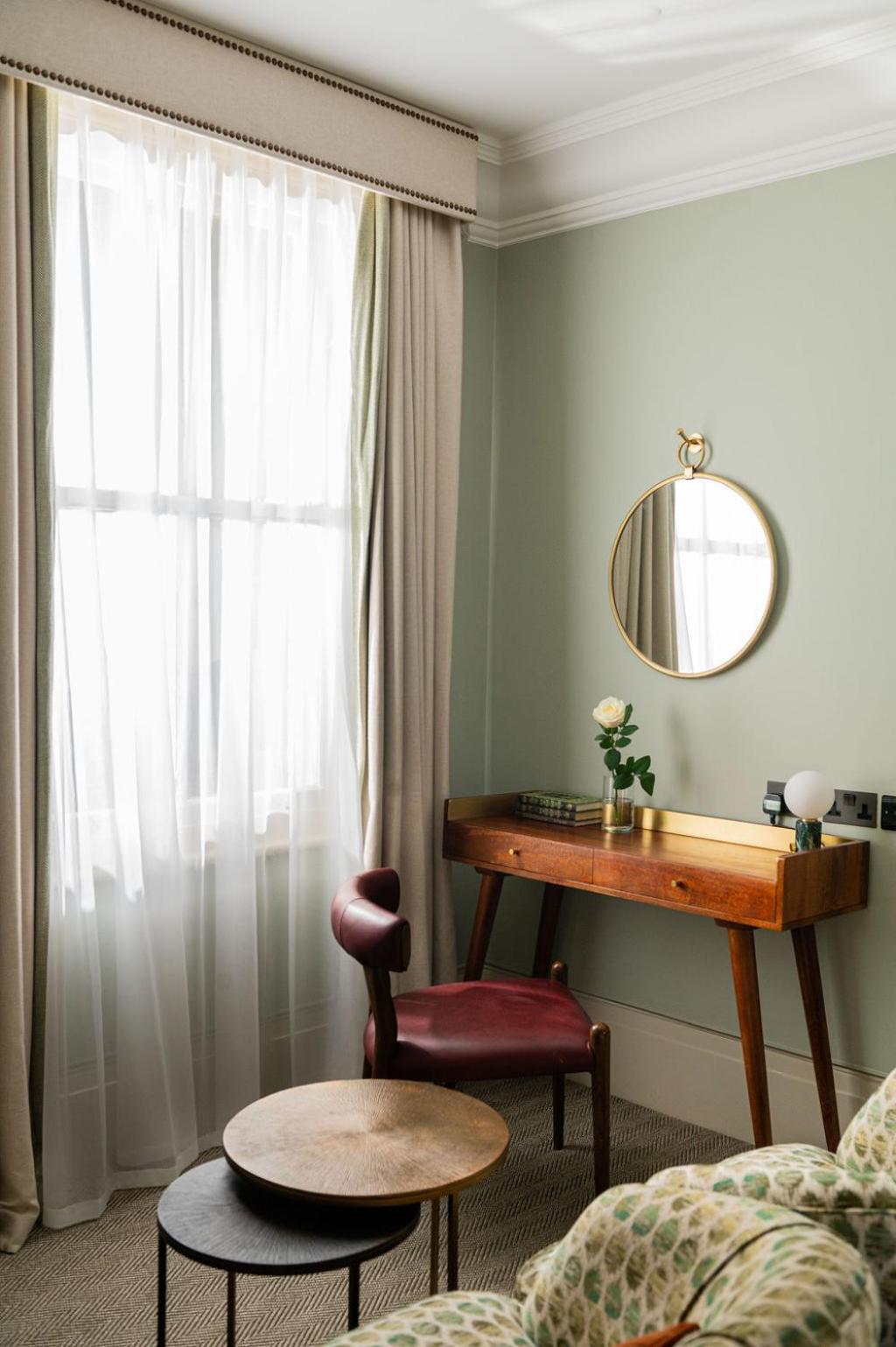 Tophams Hotel 52