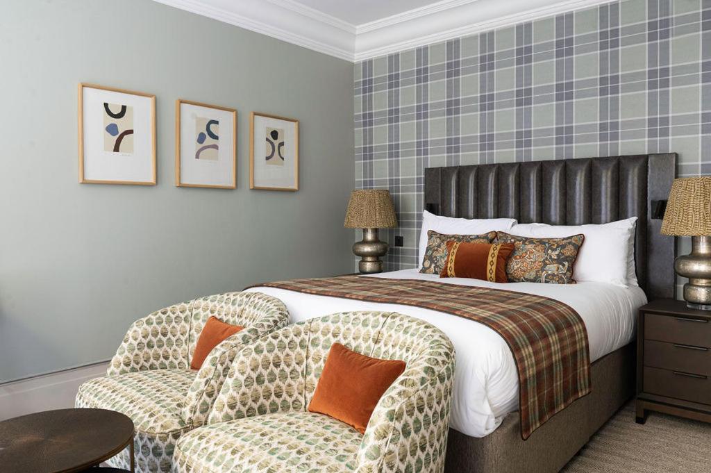 Tophams Hotel 35