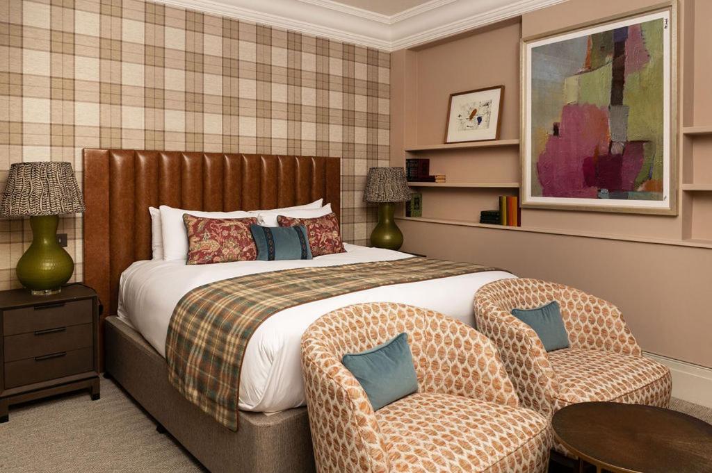 Tophams Hotel 43