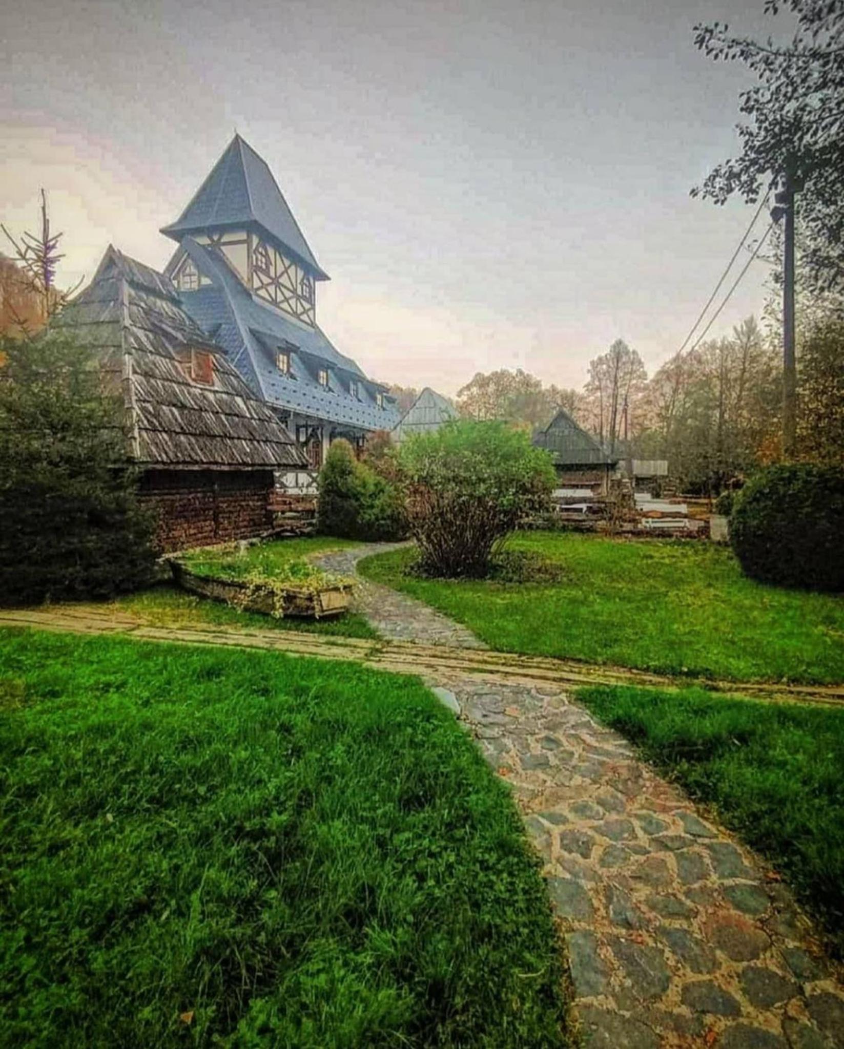 Kraljevsko selo Kotromanićevo