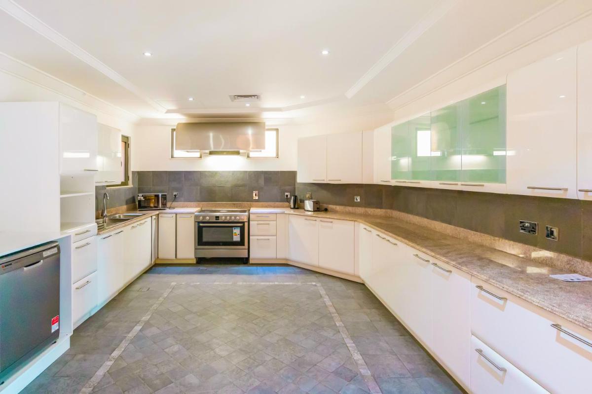 FAM Living - Palm Jumeirah - Beach Villas with Private Pool