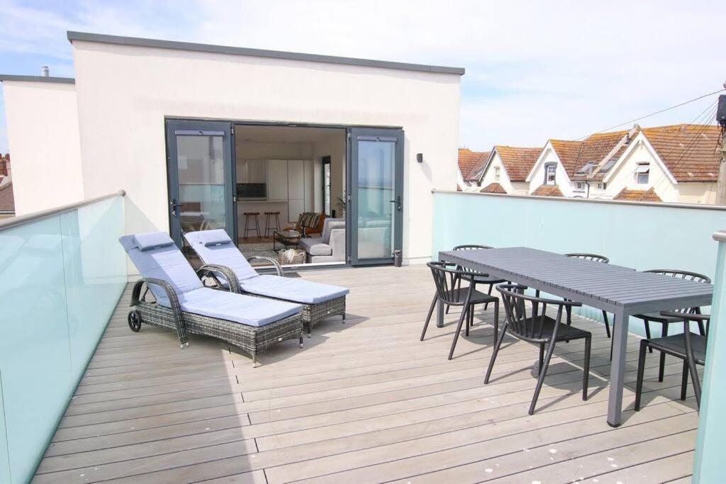 Queens House Worthing view 4