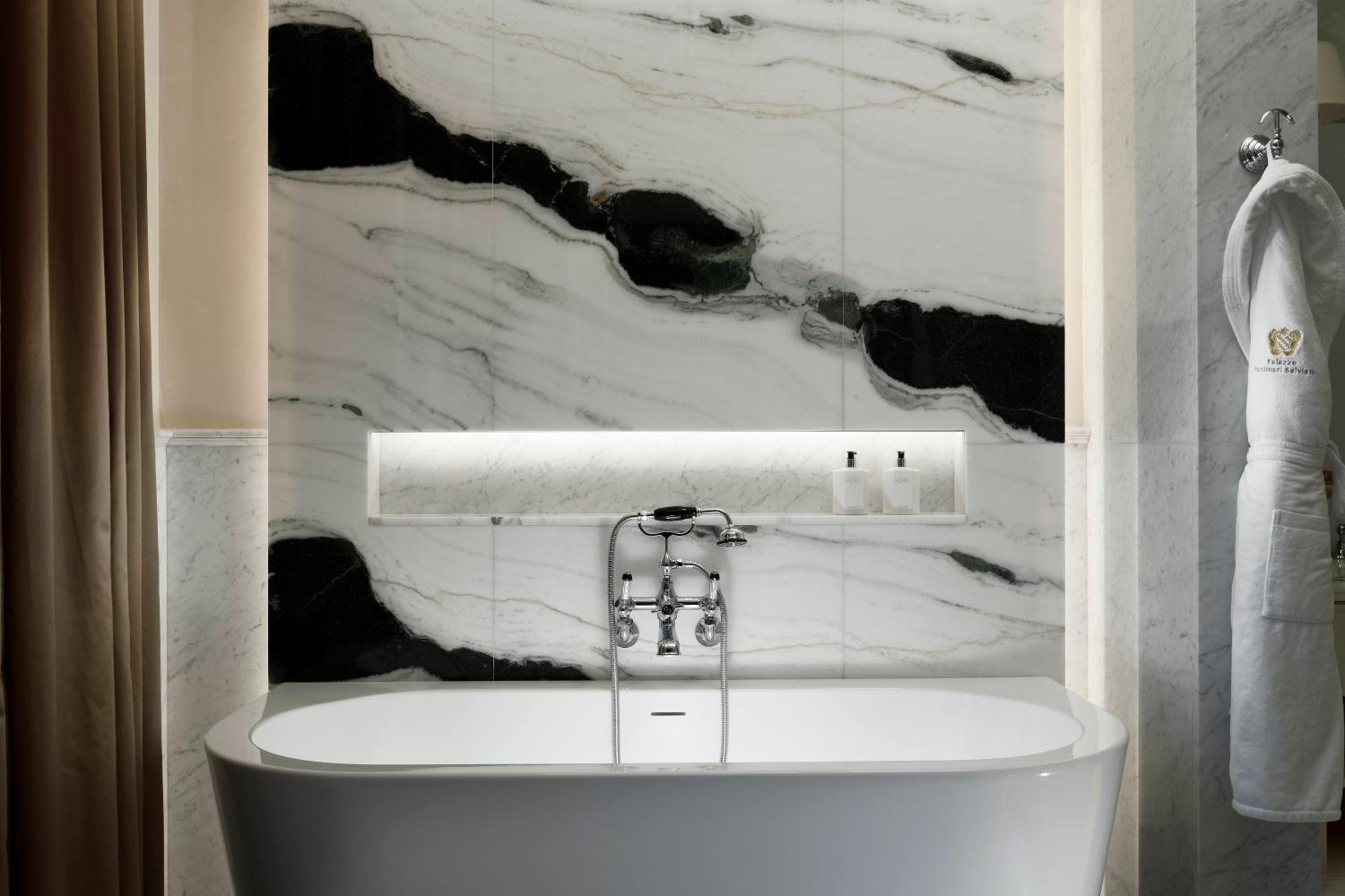 Luxury Apartments by Palazzo Portinari Salviati