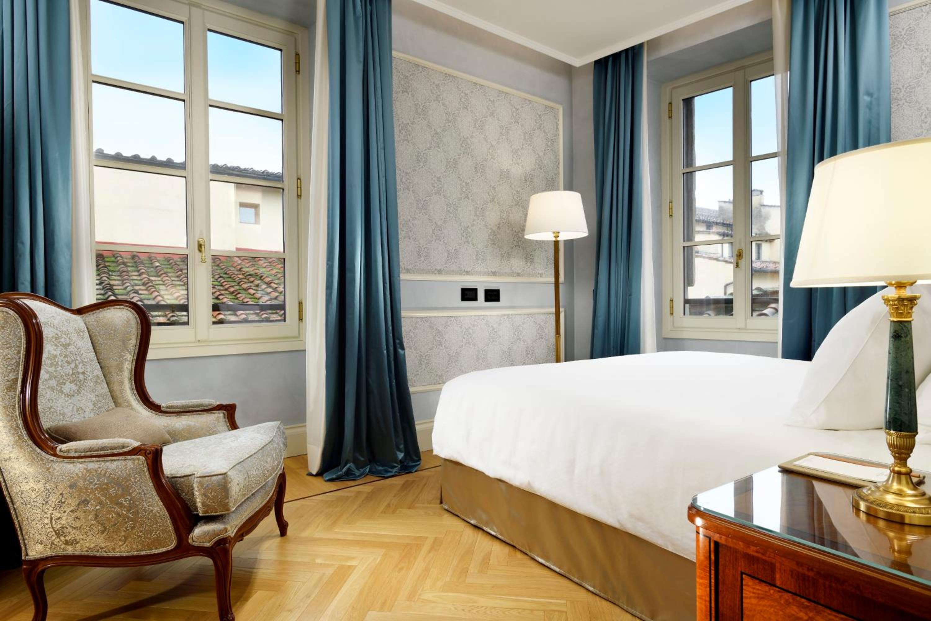 Luxury Apartments by Palazzo Portinari Salviati