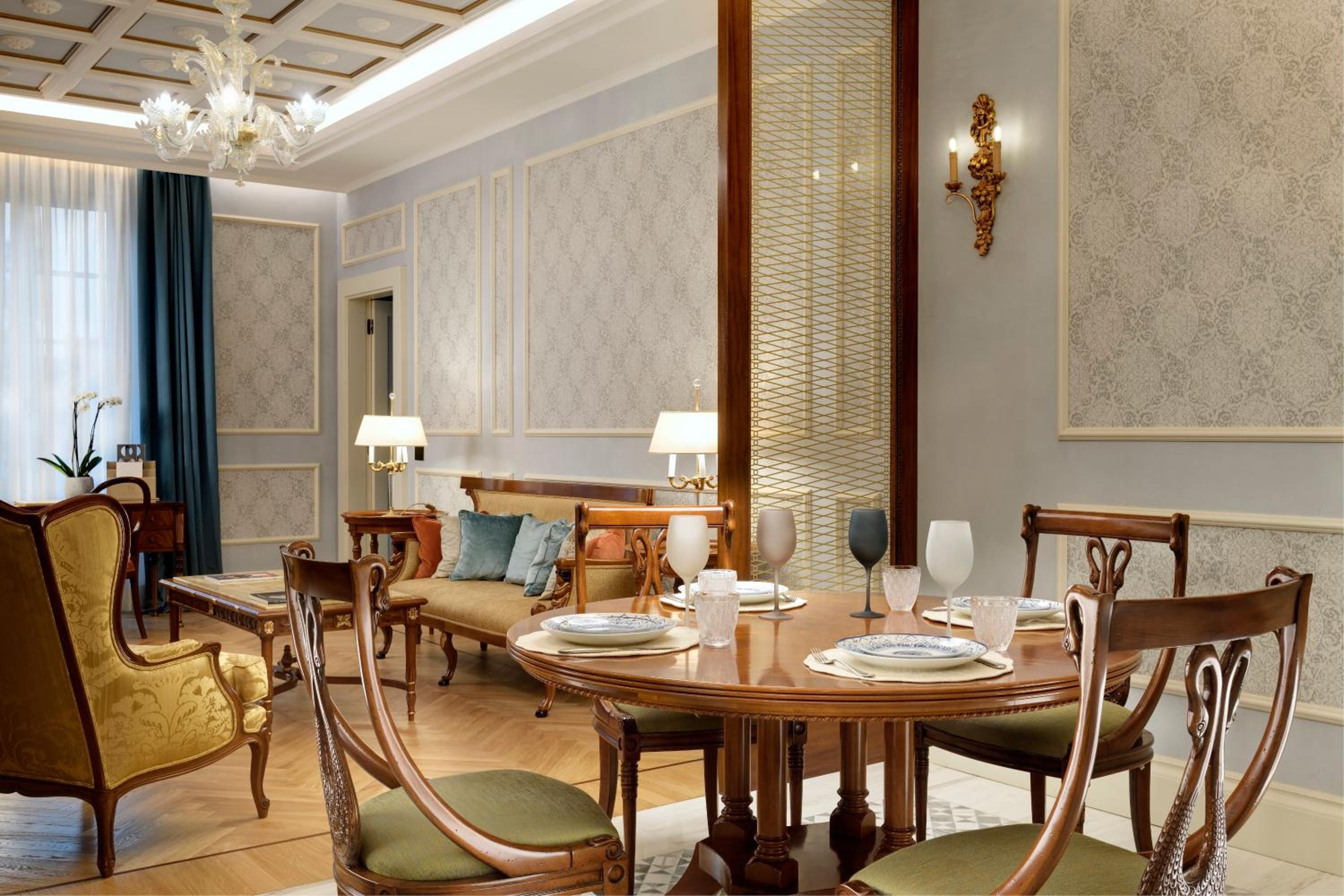 Luxury Apartments by Palazzo Portinari Salviati