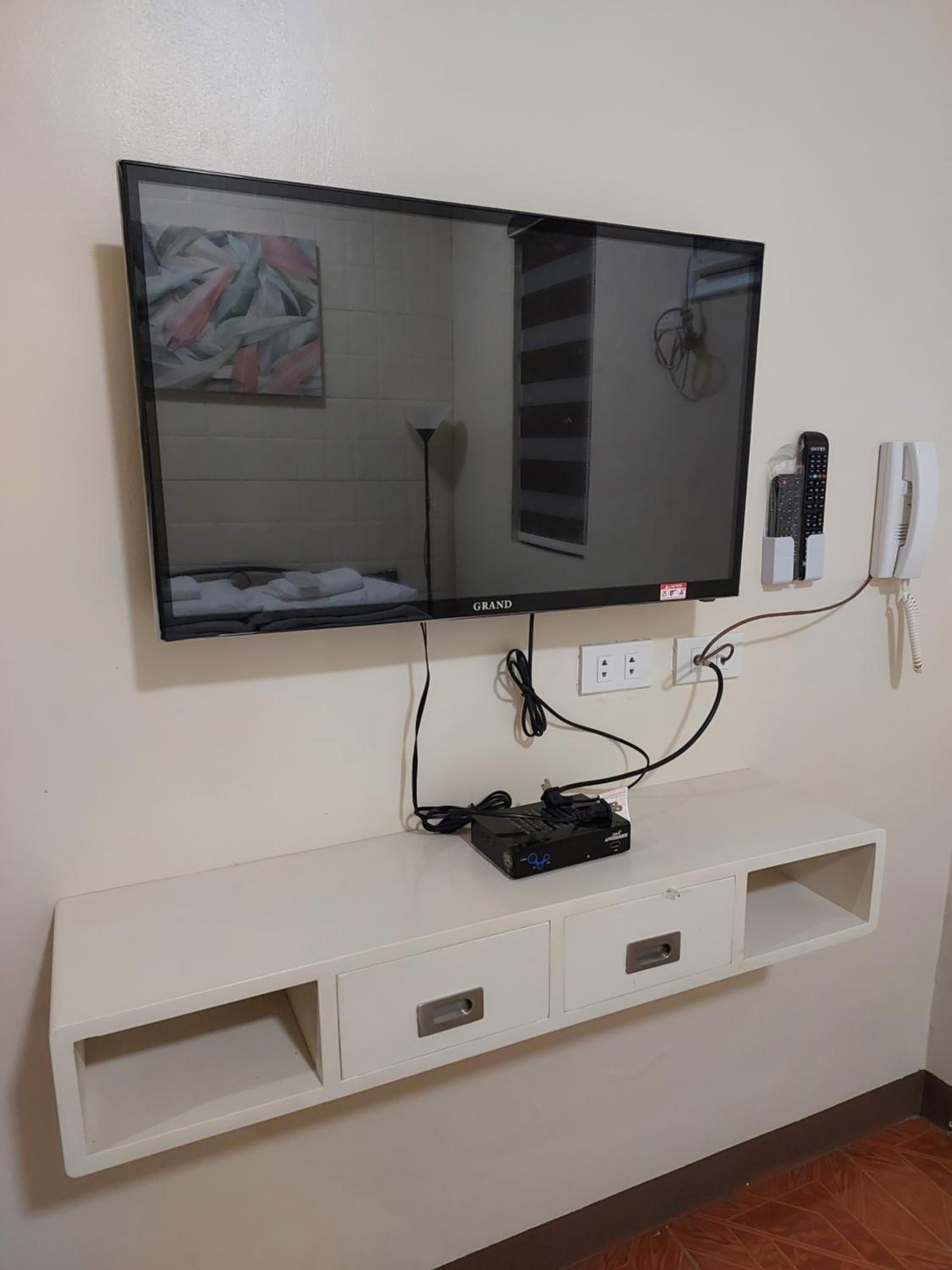 Helena's Apartelle