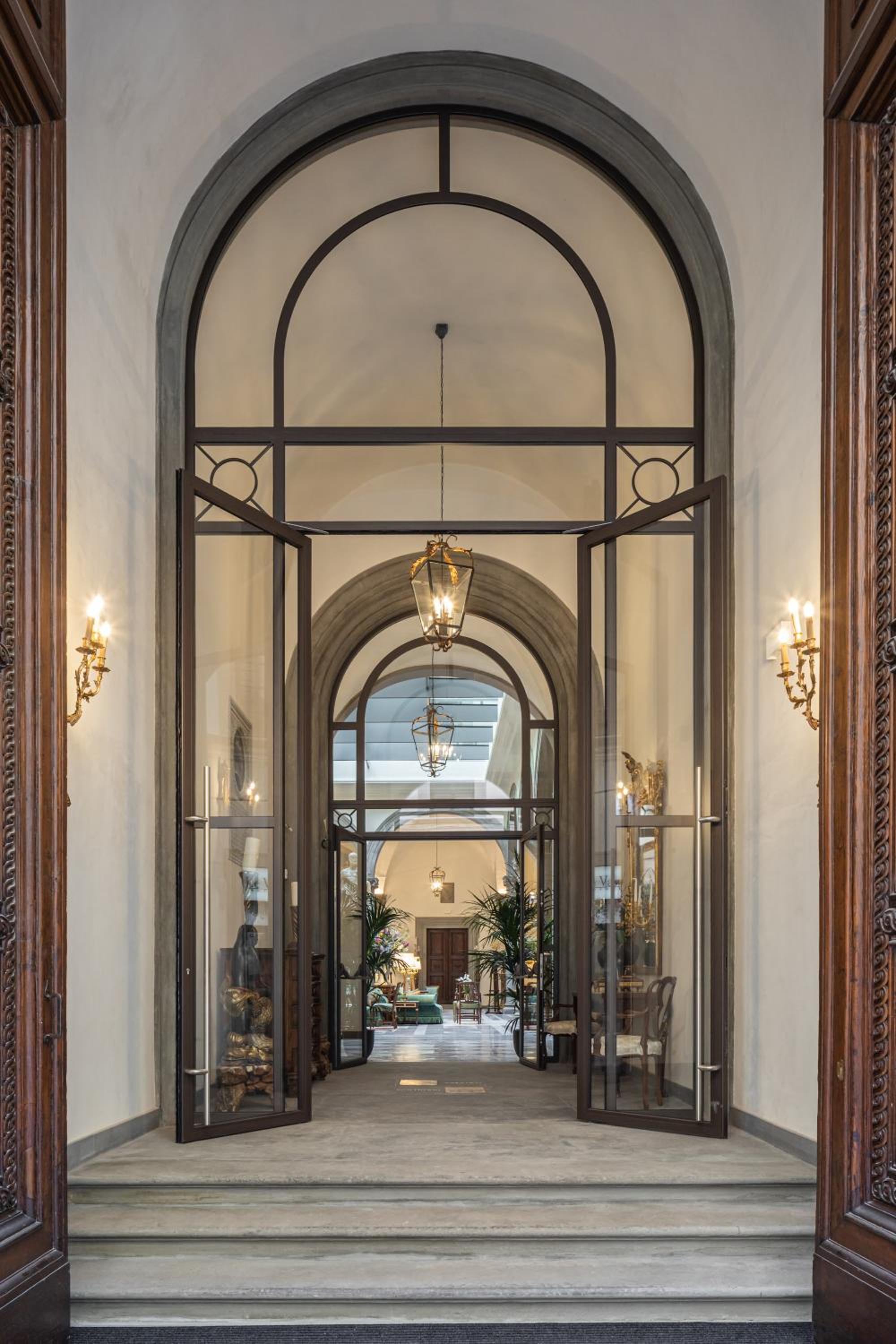 Luxury Apartments by Palazzo Portinari Salviati