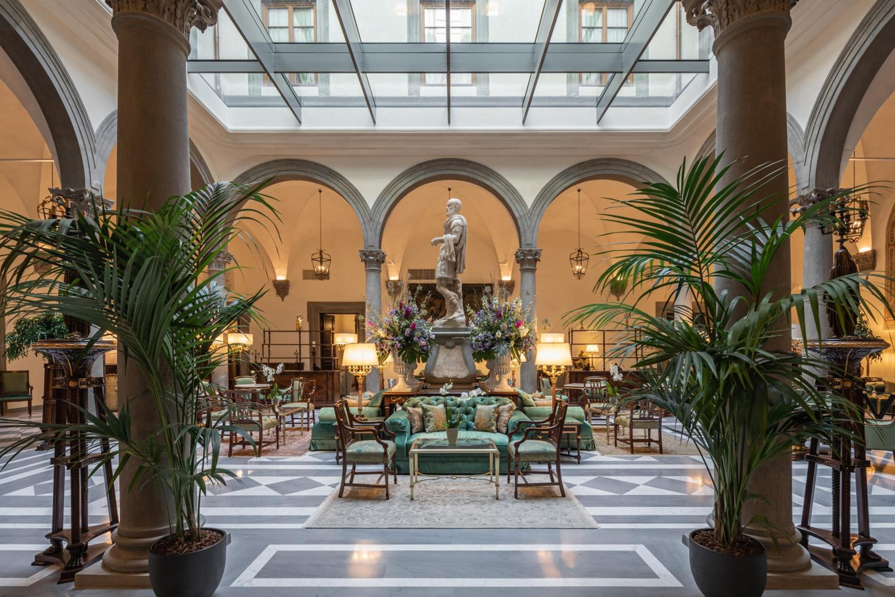 Luxury Apartments by Palazzo Portinari Salviati