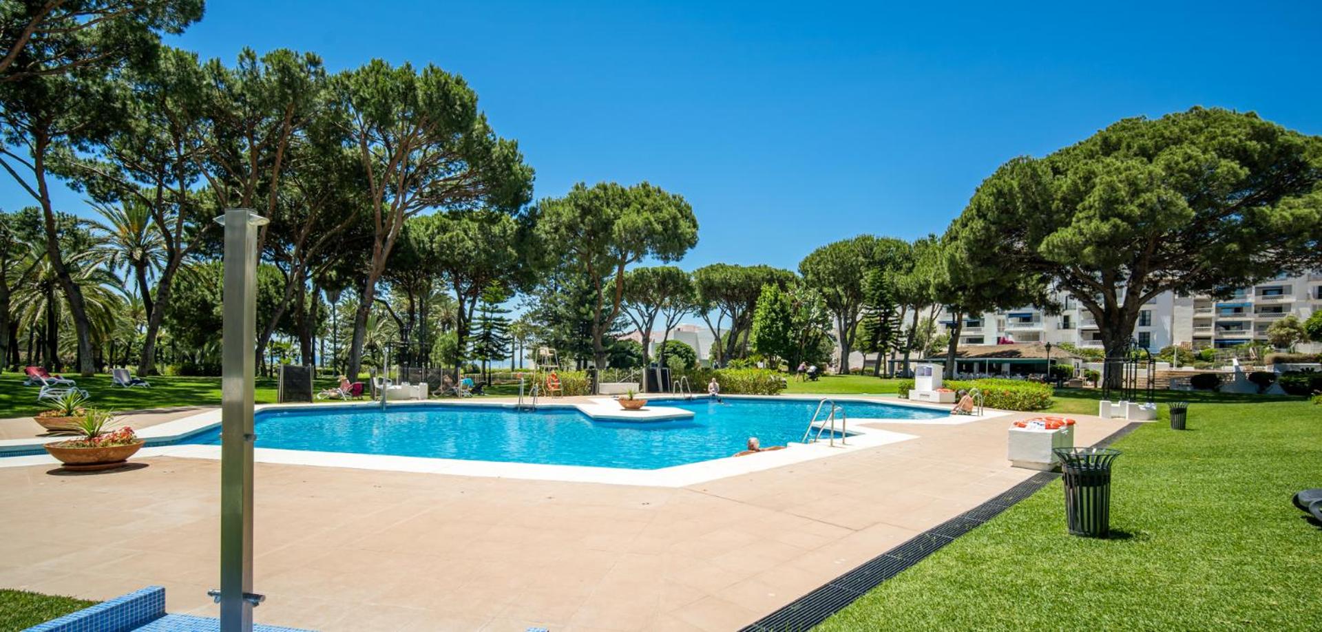 Large apartment in Playas del Duque