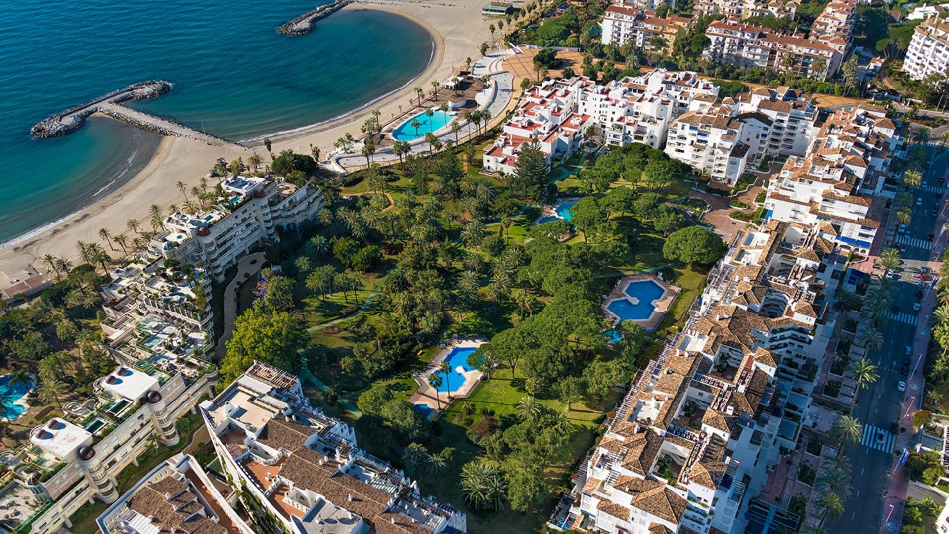Large apartment in Playas del Duque