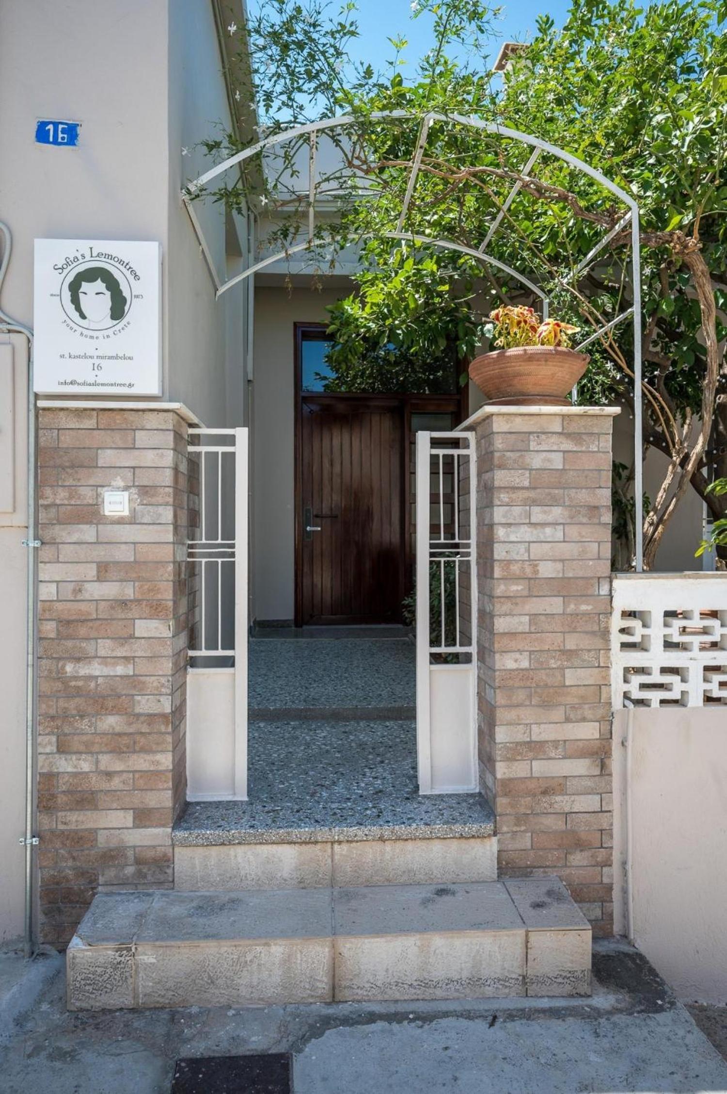 Sofias LemonTree Family House