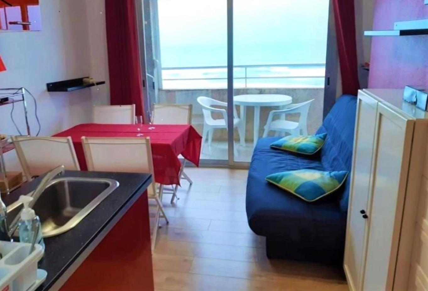 FACE A PLAGE COSTA BRAVA - AMPURIA STUDIO CABINE view 3
