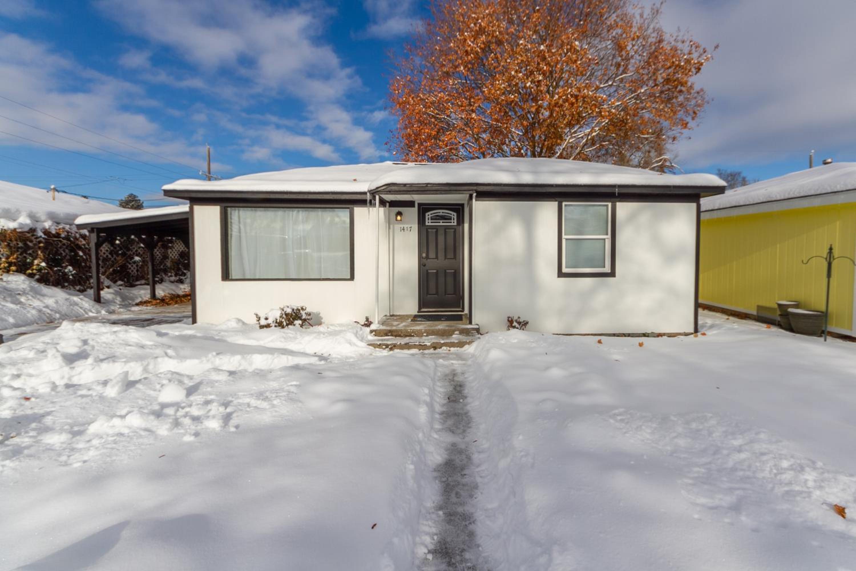 Hotel Adorable 2 BD 1 BTH Home Minutes Away from Gonzaga - Image 1