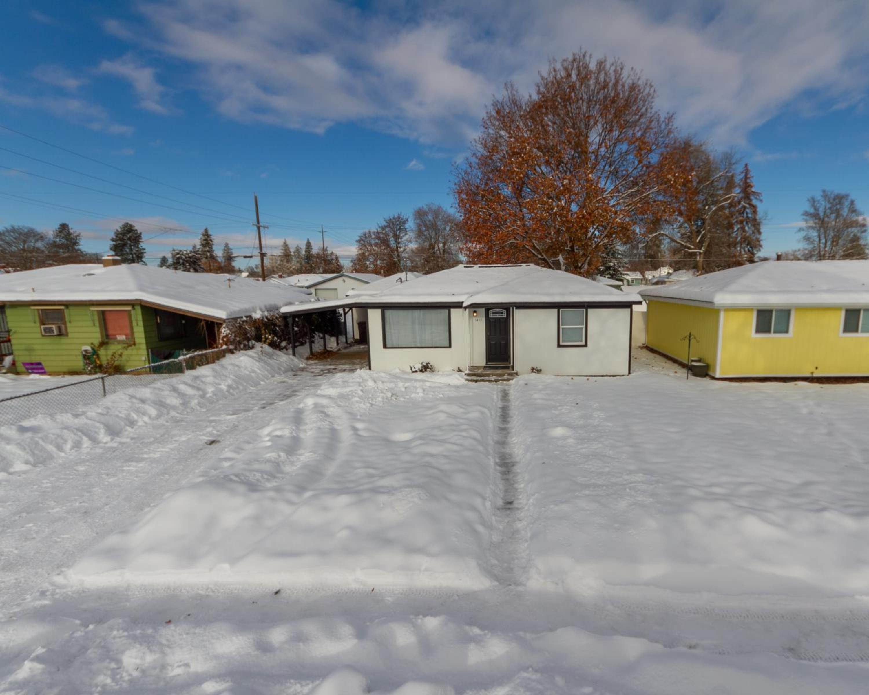 Adorable 2 BD 1 BTH Home Minutes Away from Gonzaga view 4