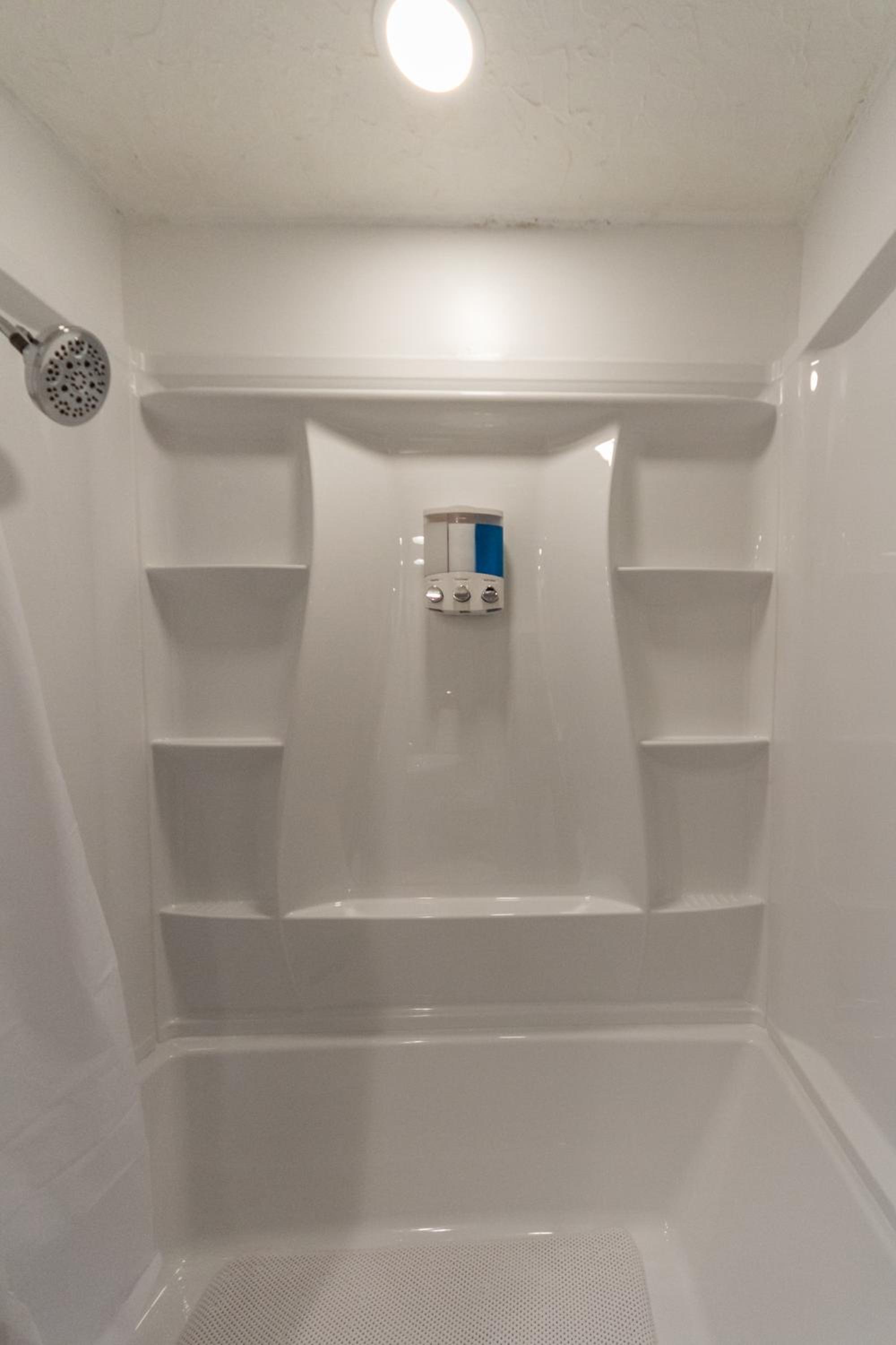 Adorable 2 BD 1 BTH Home Minutes Away from Gonzaga view 5