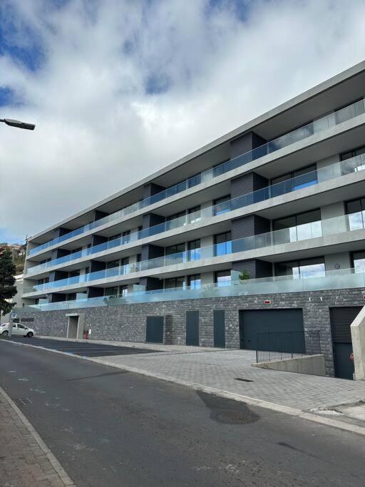 Hotel Deluxe Bay View - Image 1