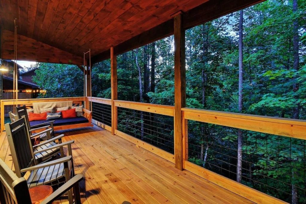 Oakley's Mountain Modern Lodge - Luxury Family Cabin in Arts and Craft District view 4