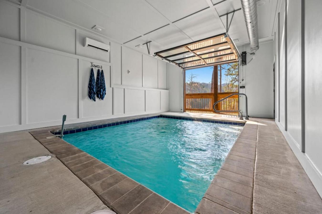 Thunderstruck Modern Mtn Chalet w pool and views that WOWs