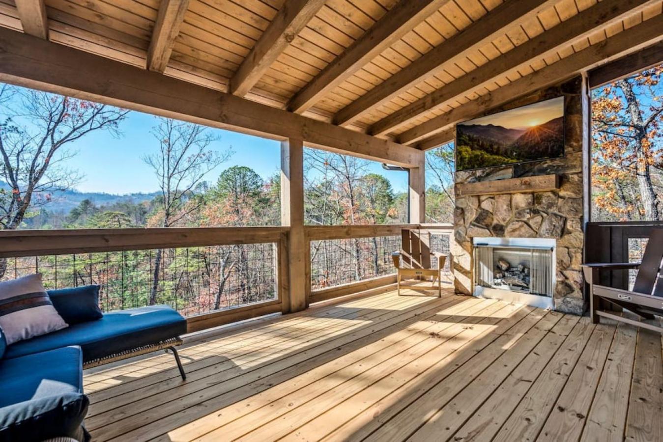 Thunderstruck Modern Mtn Chalet w pool and views that WOWs