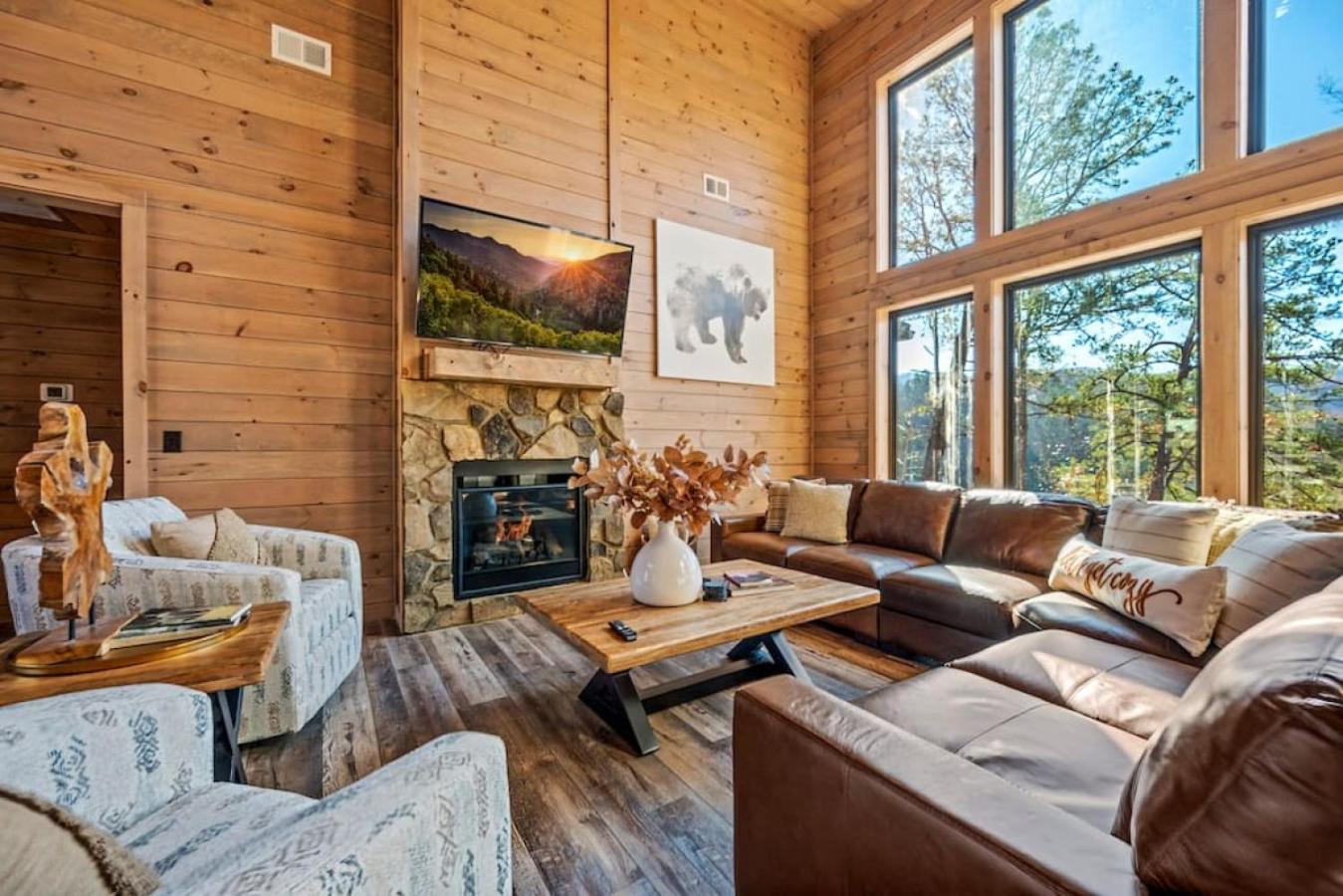 Thunderstruck Modern Mtn Chalet w pool and views that WOWs