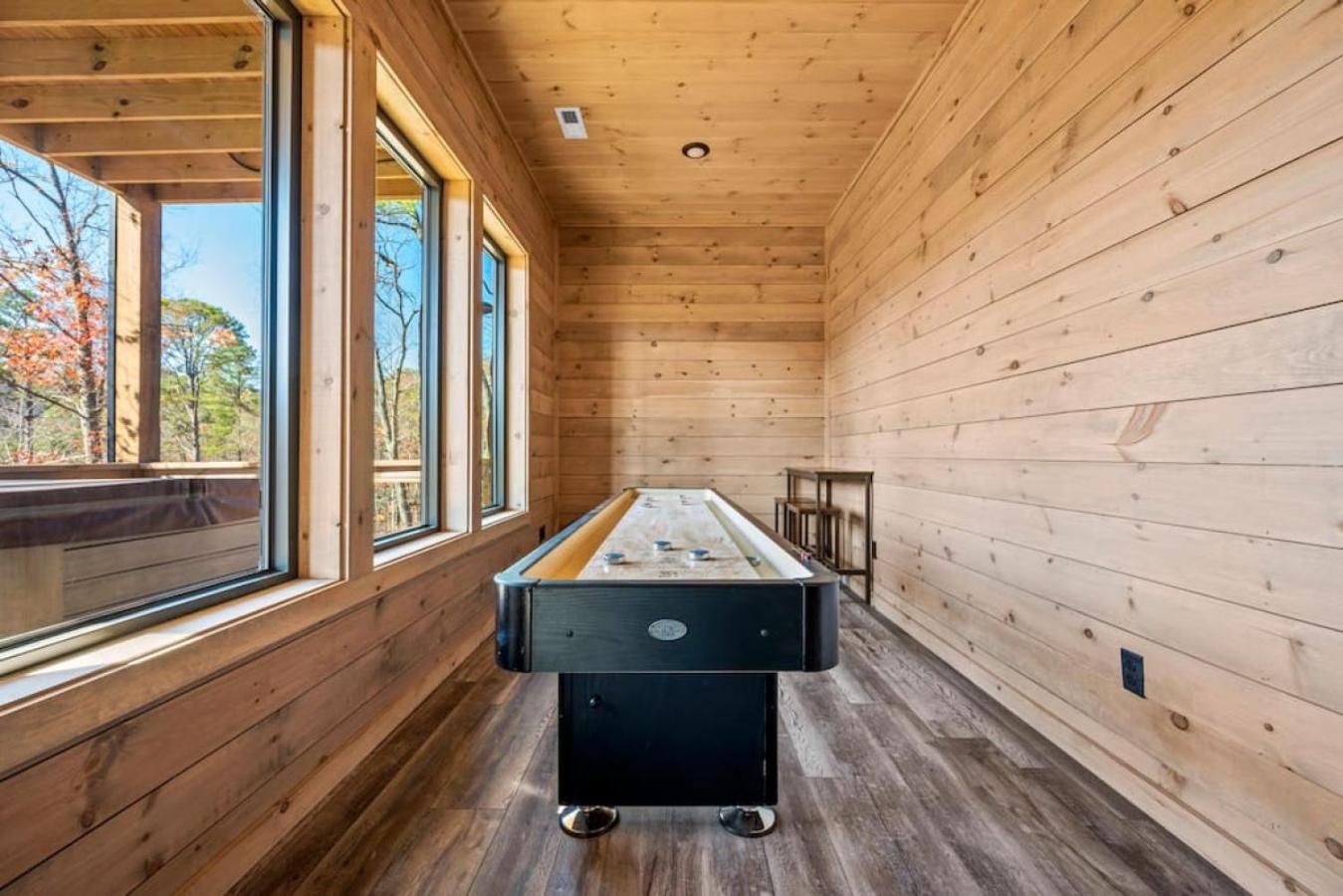 Thunderstruck Modern Mtn Chalet w pool and views that WOWs