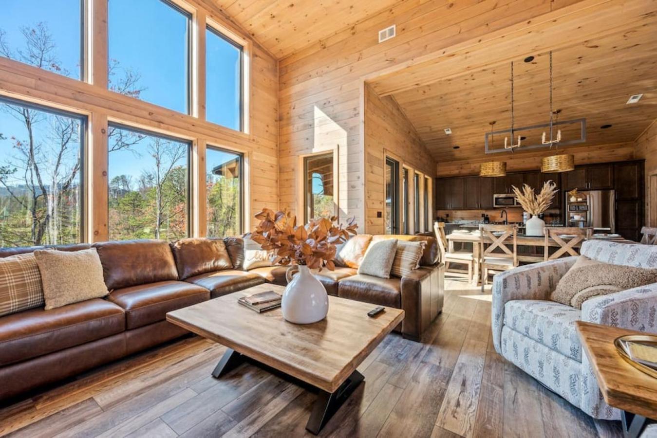 Thunderstruck Modern Mtn Chalet w pool and views that WOWs