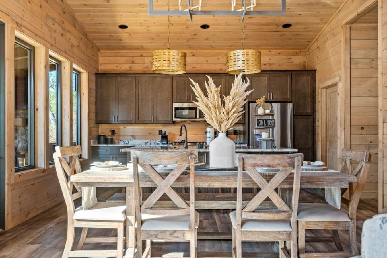 Thunderstruck Modern Mtn Chalet w pool and views that WOWs