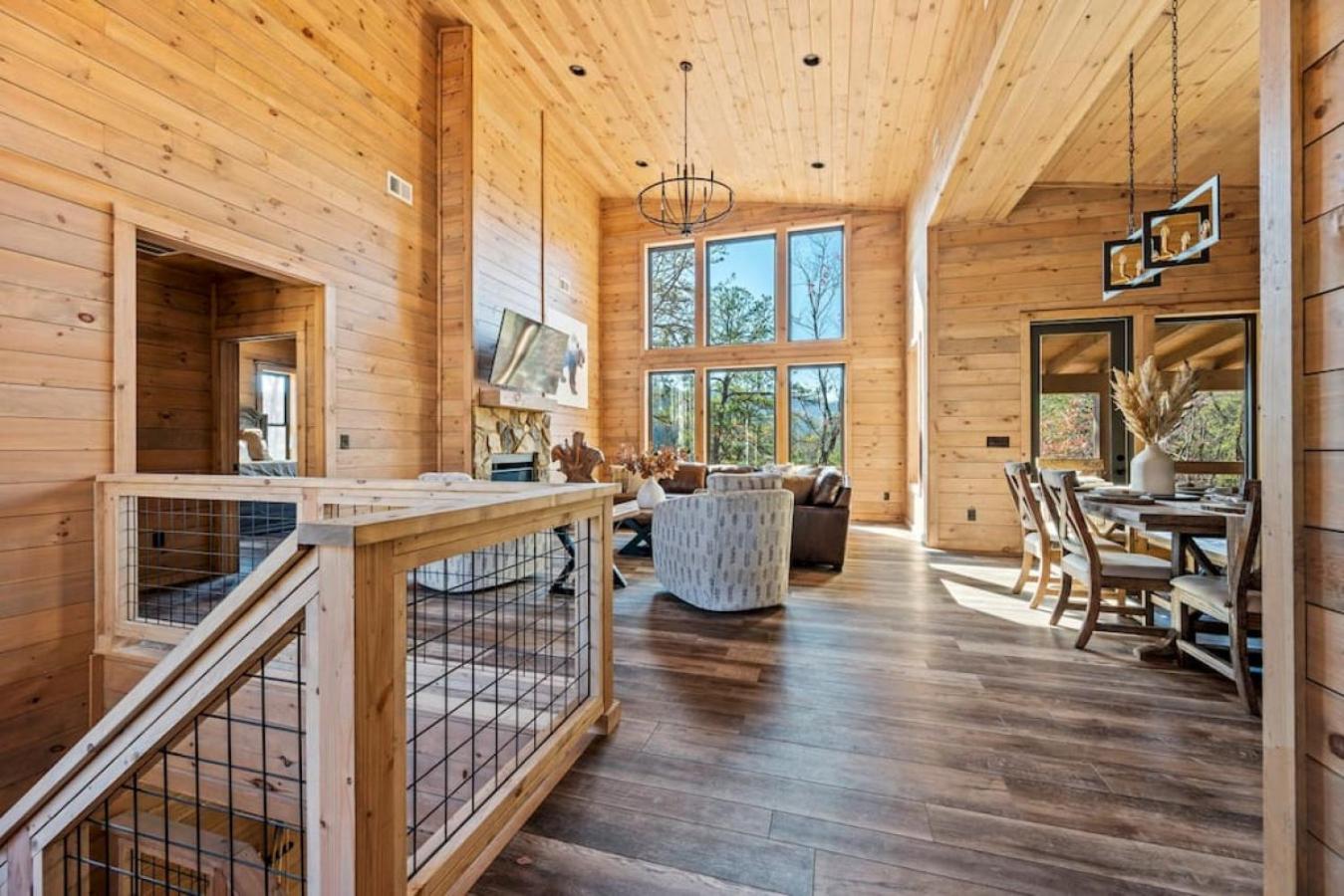 Thunderstruck Modern Mtn Chalet w pool and views that WOWs