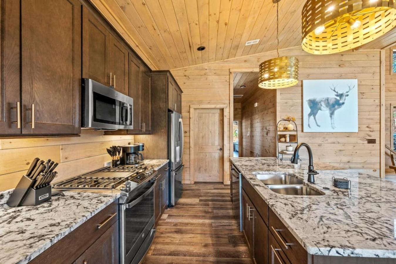 Thunderstruck Modern Mtn Chalet w pool and views that WOWs