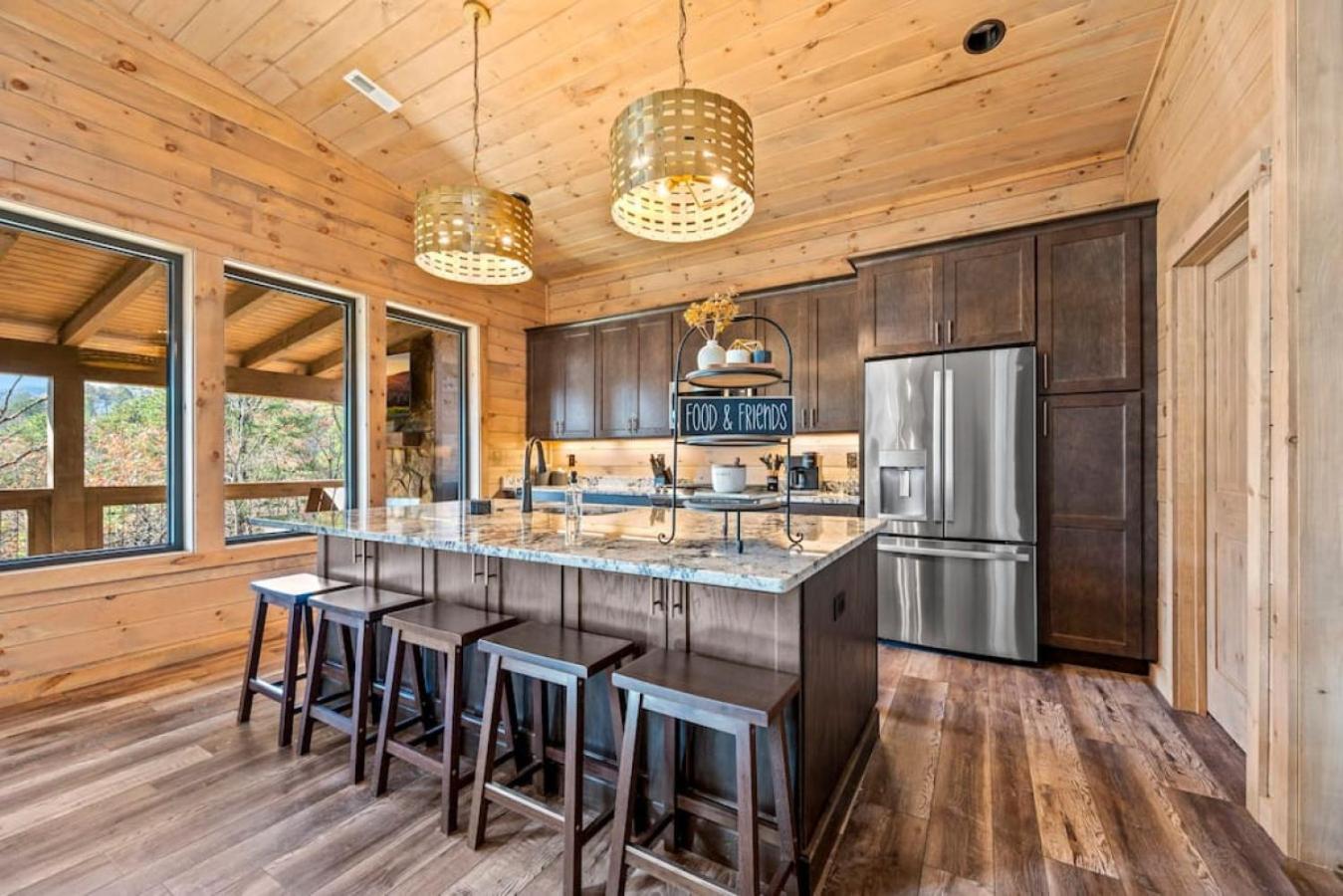 Thunderstruck Modern Mtn Chalet w pool and views that WOWs