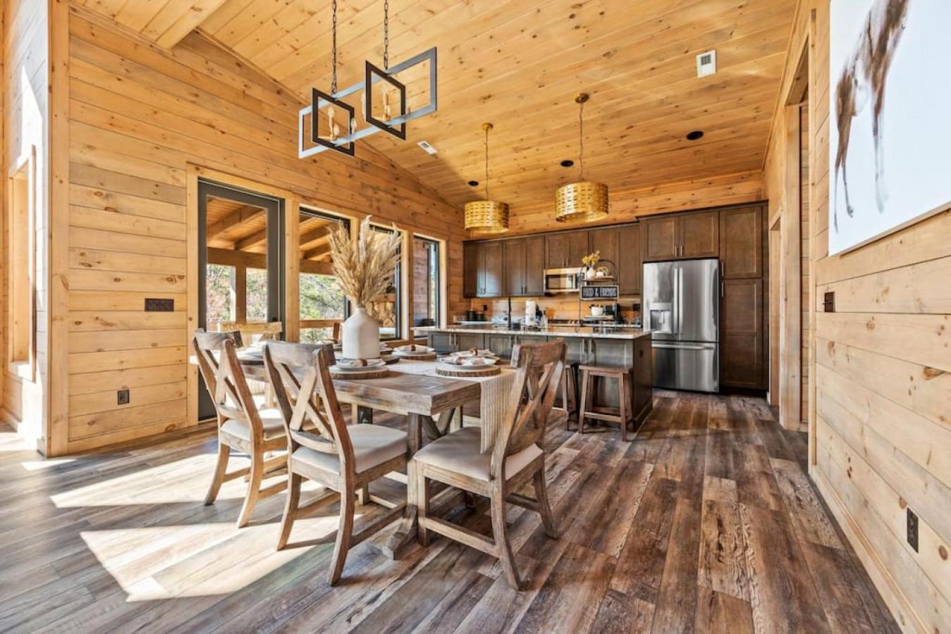 Thunderstruck Modern Mtn Chalet w pool and views that WOWs